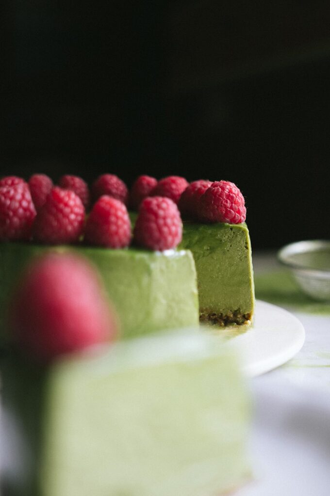 Matcha cheesecake z malinami