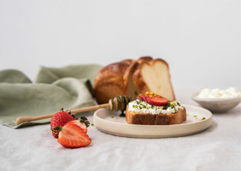 Tost z ricottą i miodem matcha