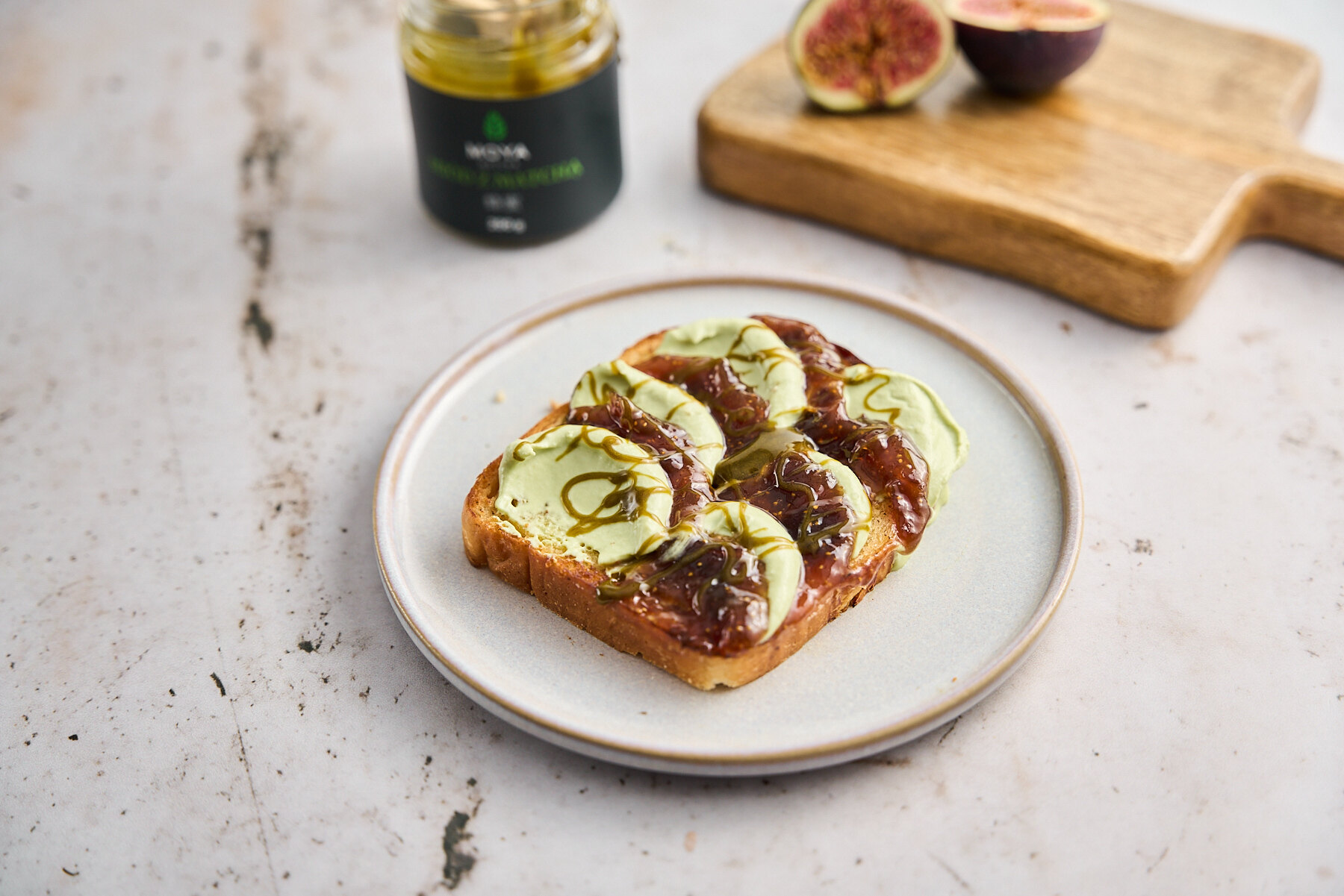 Tost z kremem matcha i miodem z matchą